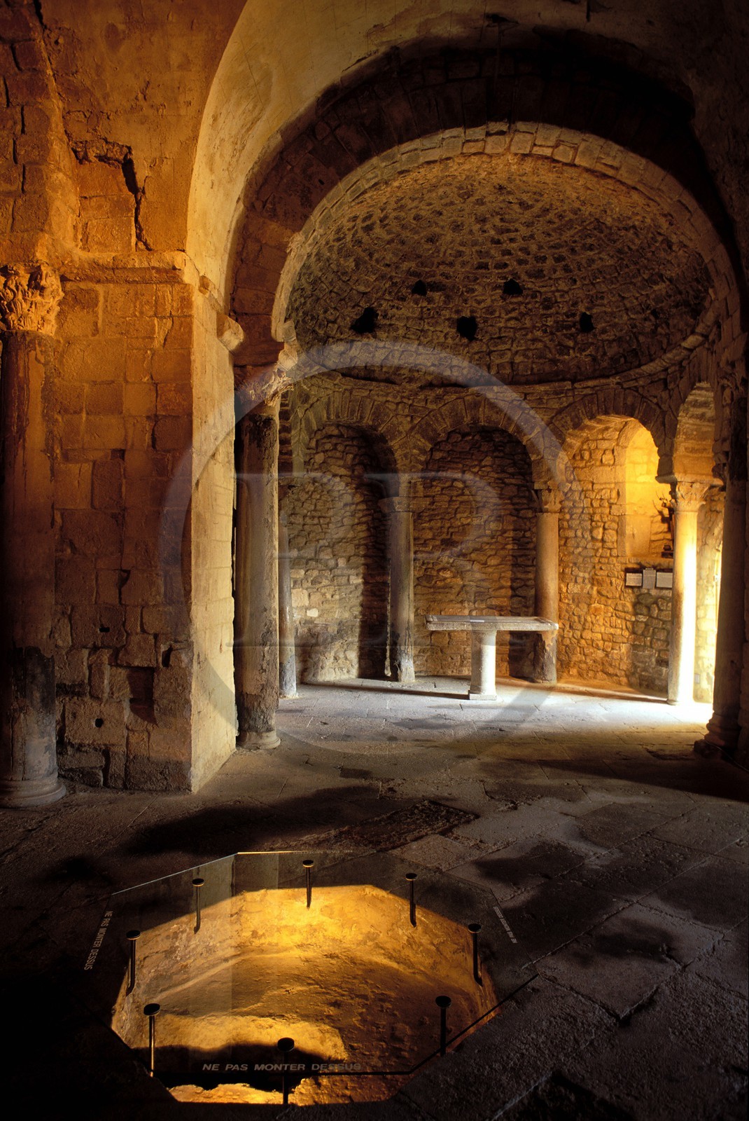 France, Vaucluse (84), Venasque, labellisé Les Plus Beaux Villages de France, baptistère du Vème siècle
