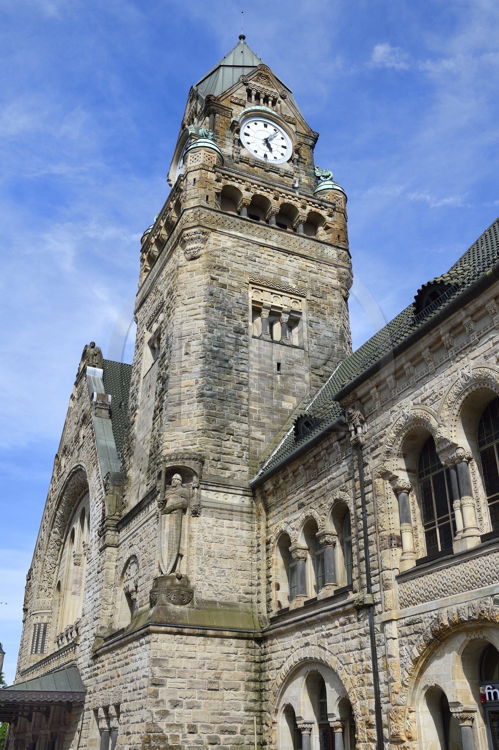 France, Moselle, Metz, railway station, built between 1905 and 1908 by the Berliner architect Jurgen Kruger, statue of Roland of Roncesvalles