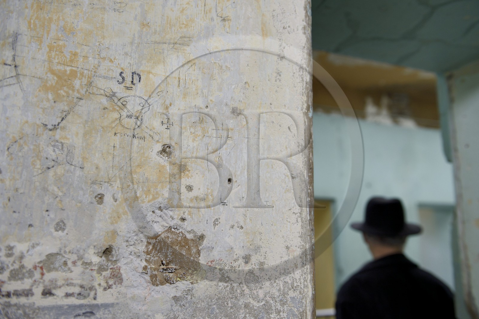 France, Rhone, Lyon, Montluc Prison Memorial, prisoner graffiti, the SD for Sicherheitsdienst which was the intelligence service of the SS can be seen, a skull with the words KomKom that is the translation of come come the one thing endlessly shouted by an angry guard whose nickname it became
