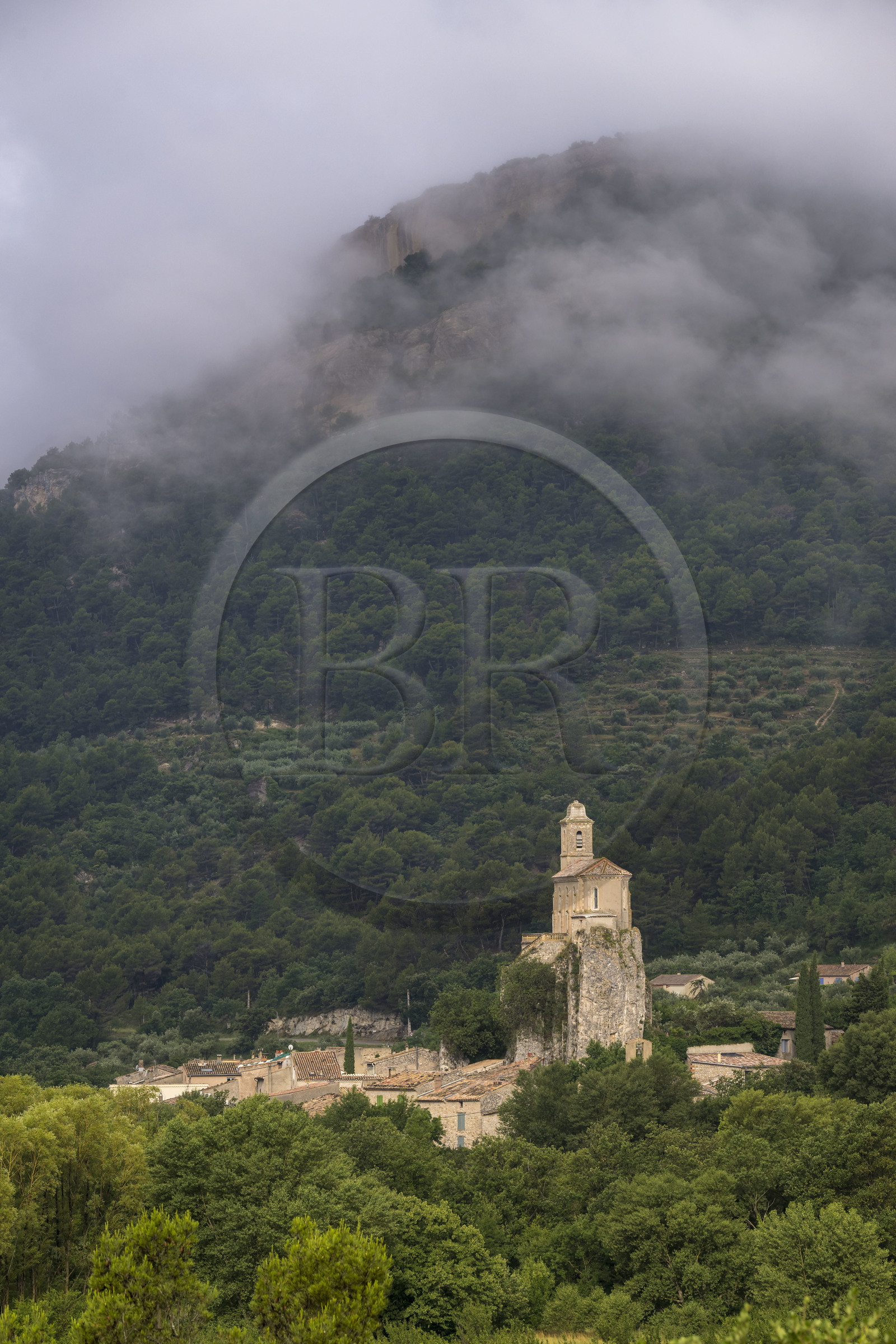 France, Drôme (26), parc naturel régional des Baronnies provençales, vallée de l'Ouvèze, Pierrelongue, chapelle Notre-Dame de Consolation