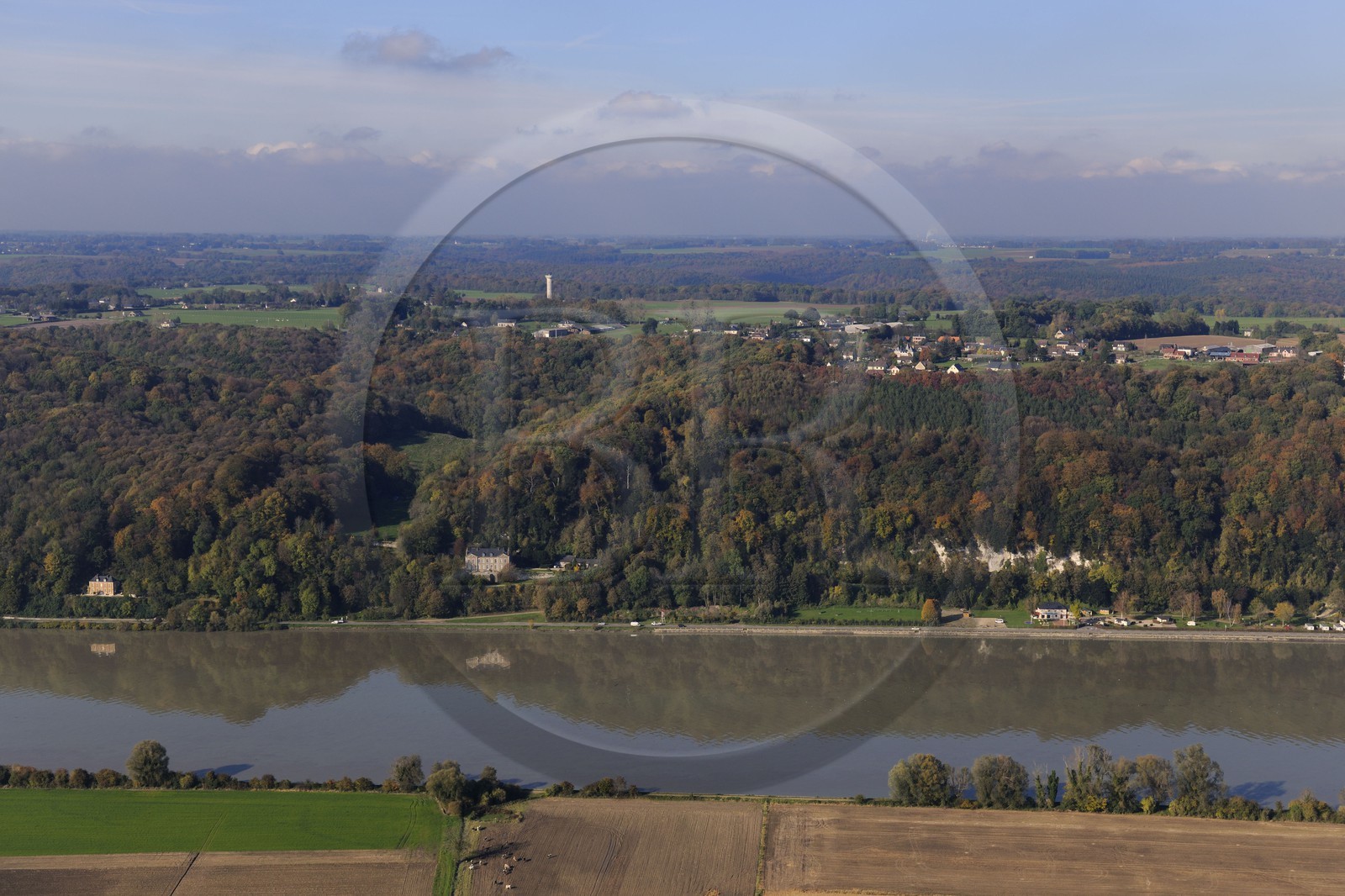 France, Seine-Maritime (76), Villequier et la Seine où se noya Léopoldine Hugo en 1843 (vue aérienne)
