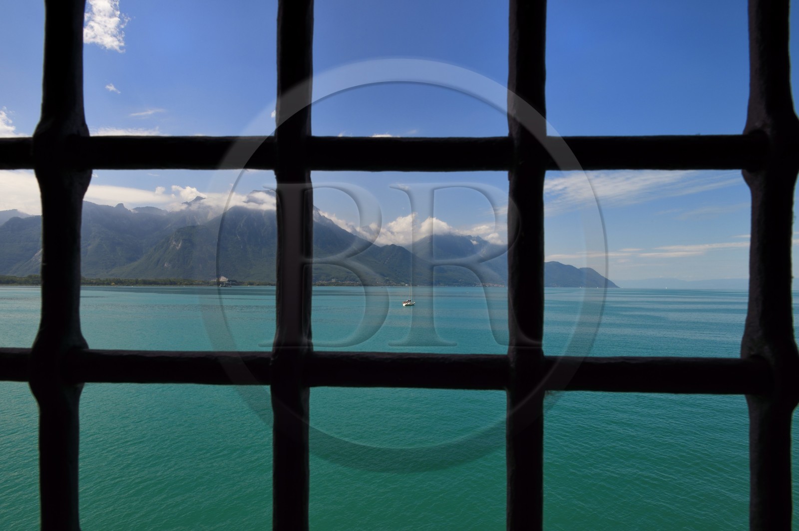 Suisse, Canton de Vaud, Veytaux, chateau Chillon, grille donnant sur le lac Léman