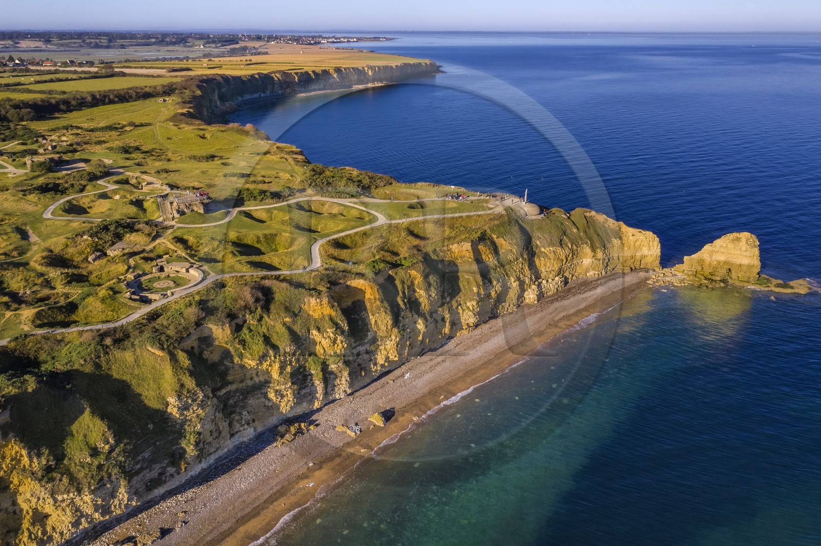 France, Calvados (14), Cricqueville-en-Bessin, la Pointe du Hoc, ruines des fortifications allemandes et les trous d'obus du débarquement du 6 juin 1944 lors de la seconde guerre mondiale (vue aérienne)