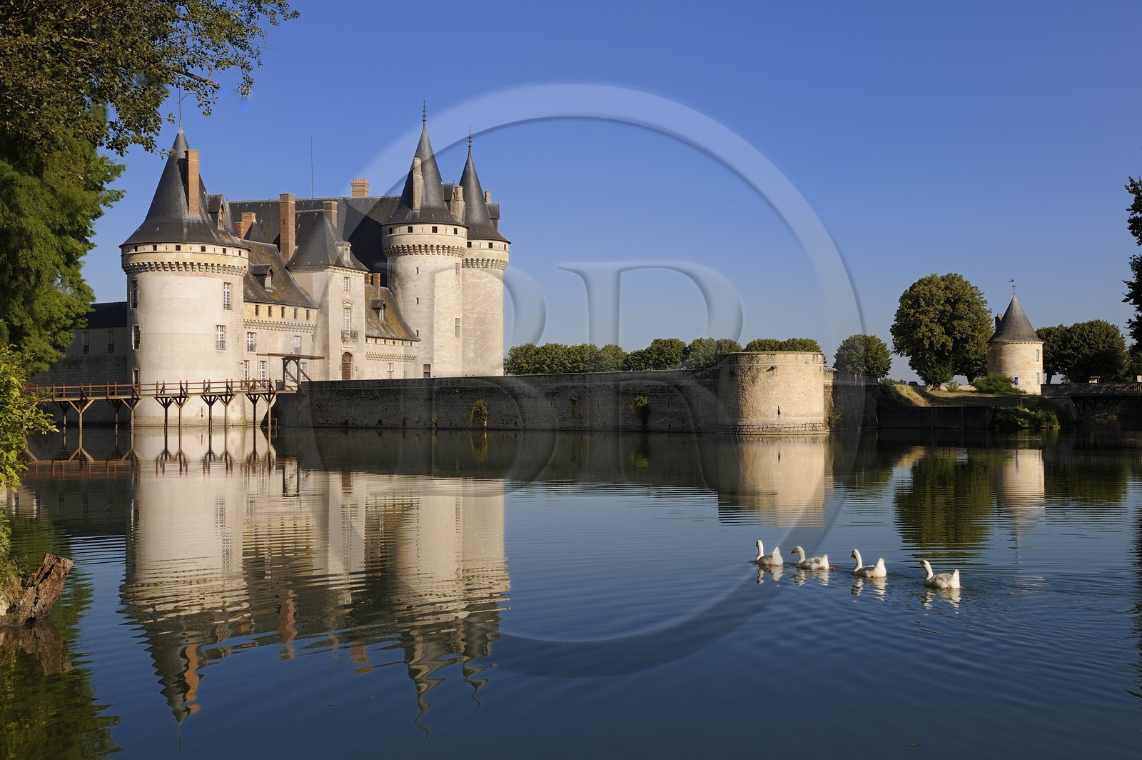 France, Loiret (45), Vallée de la Loire classée Patrimoine Mondial de l' UNESCO, Sully-sur-Loire, château du XIVe XVIIe siècles, mention obligatoire : Châteaux de Sully-sur-Loire, propriété du département du Loiret
