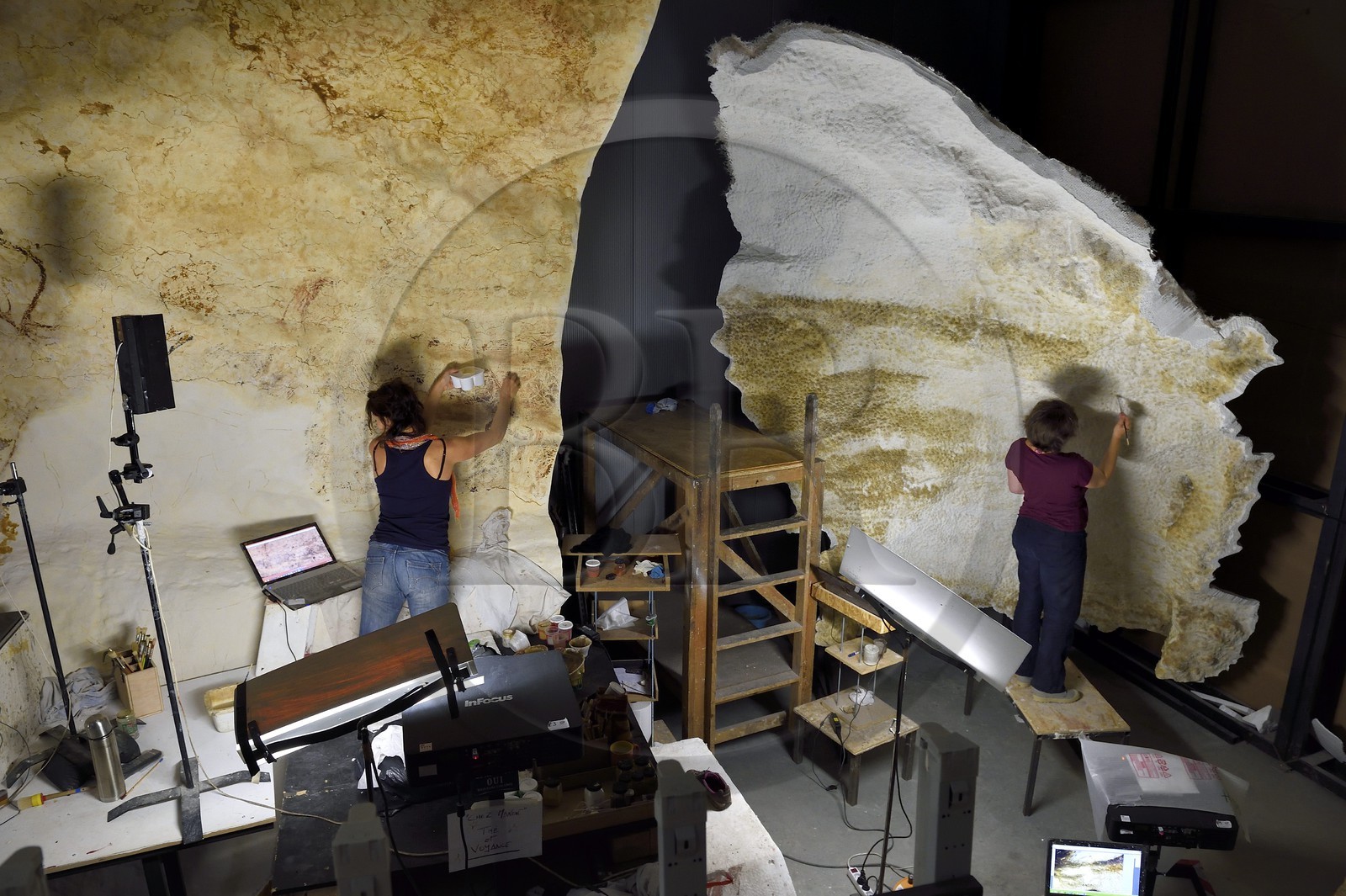 France, Dordogne, Montignac, the Atelier des Fac-Similés du Périgord (Perigord's Facsimile Workshop AFSP) specialised in mineral reproduction of prehistoric painted walls using “stone veil” patented technique and in charge of the Lascaux cave’s walls faithfull reconstitution, reproductions of the paintings, compulsory mention Atelier des Fac-Similés du Perigord