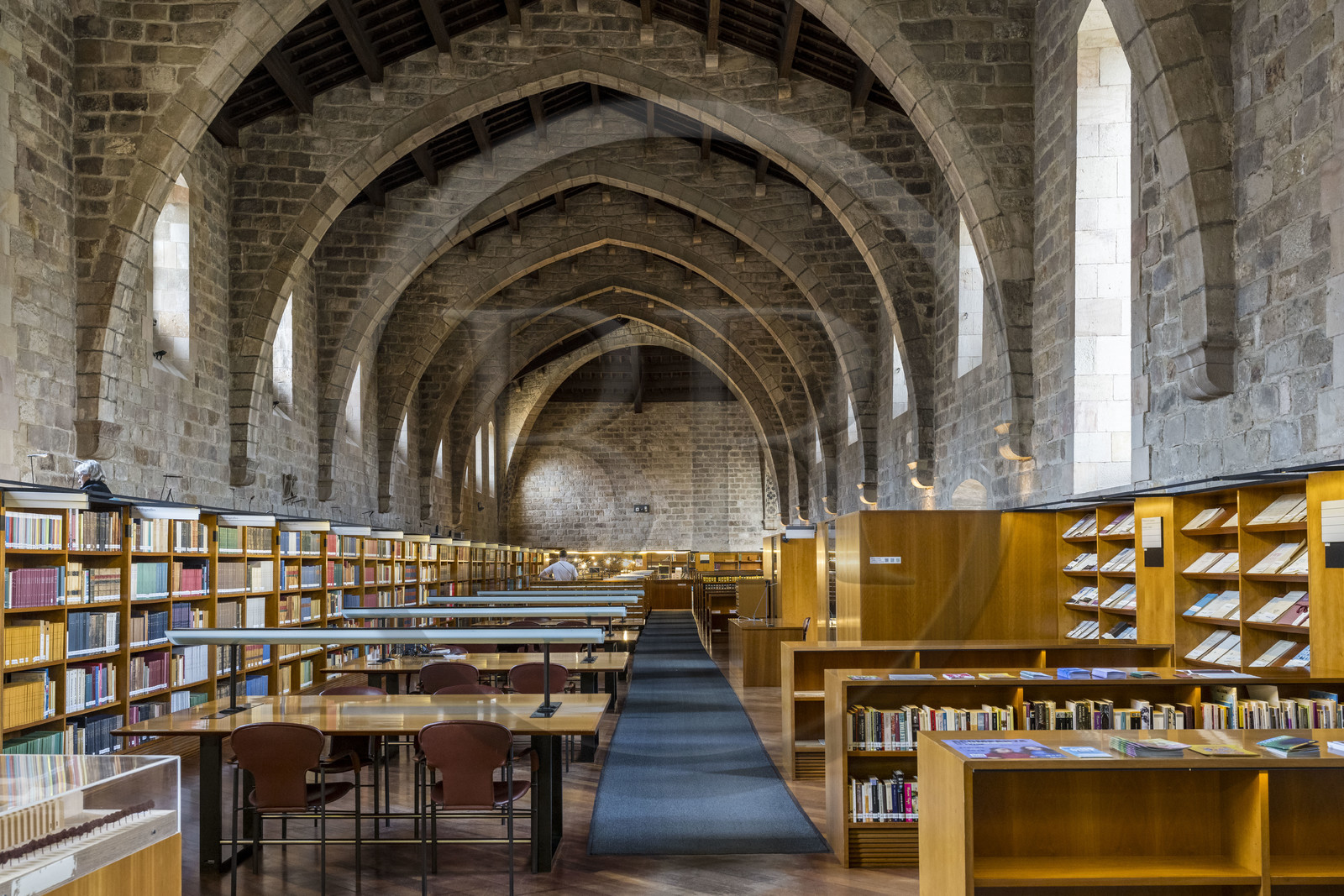 Espagne, Catalogne, Barcelone, quartier de El Raval, l'ancien Hôpital de la Sainte-Croix (hospital Sant Pau - Santa Creu) de style gothique catalan, aujourd'hui bibliothèque de Catalogne
