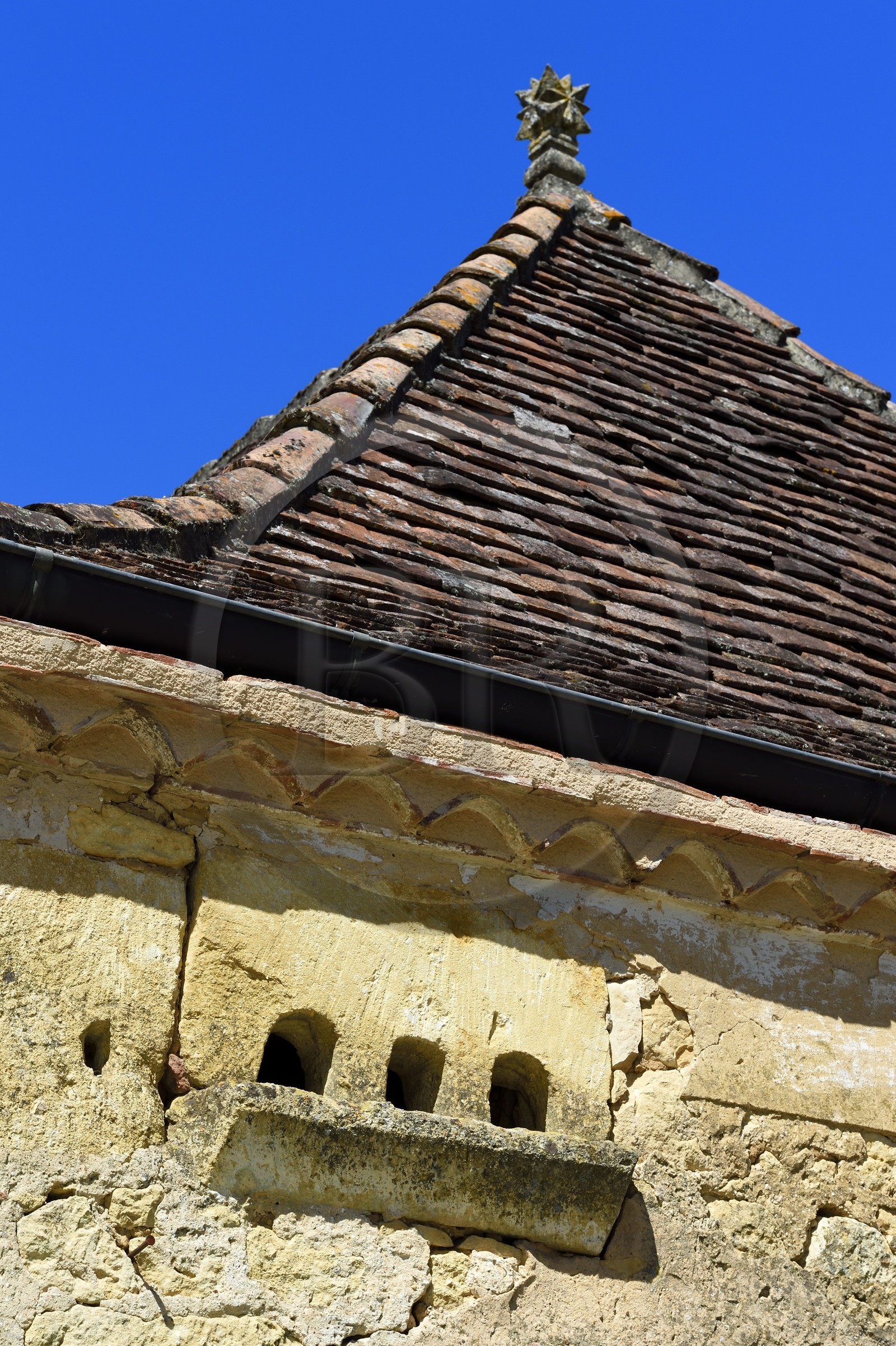 France, Dordogne, Perigord Pourpre, the Bastide of Molieres, dovecote on the facade of a house in place de la bastide