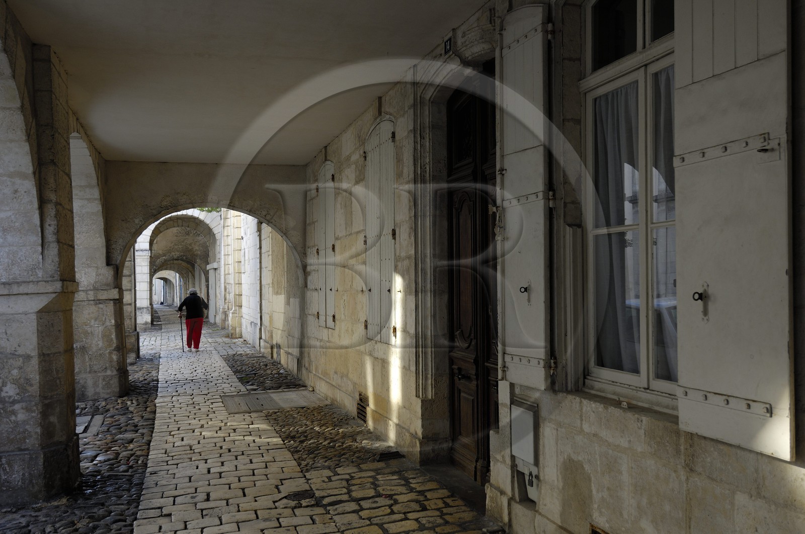France, Charente-Maritime (17), La Rochelle, arcades de la rue de l'Escale