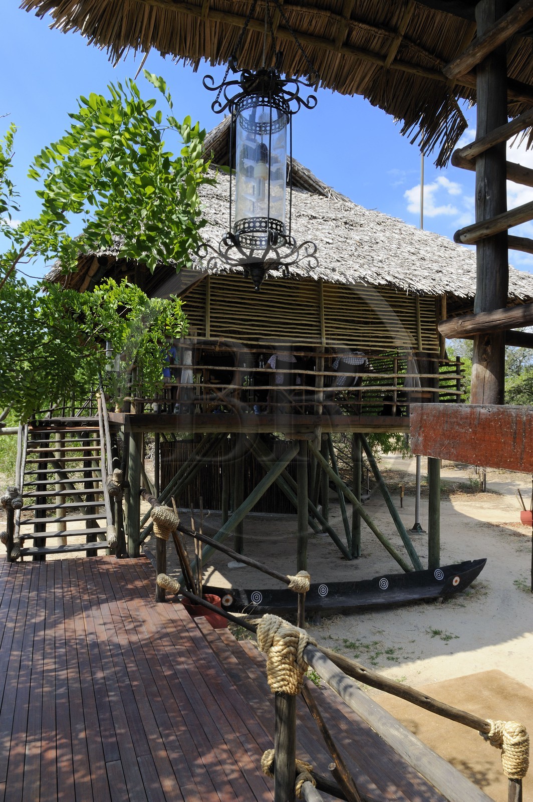 Tanzanie, Reserve de gibier de Selous une des plus grandes zones protégées au monde et inscrite sur la liste du patrimoine mondial de l’Unesco depuis 1982, le très exclusif Selous Camp, la salle à manger