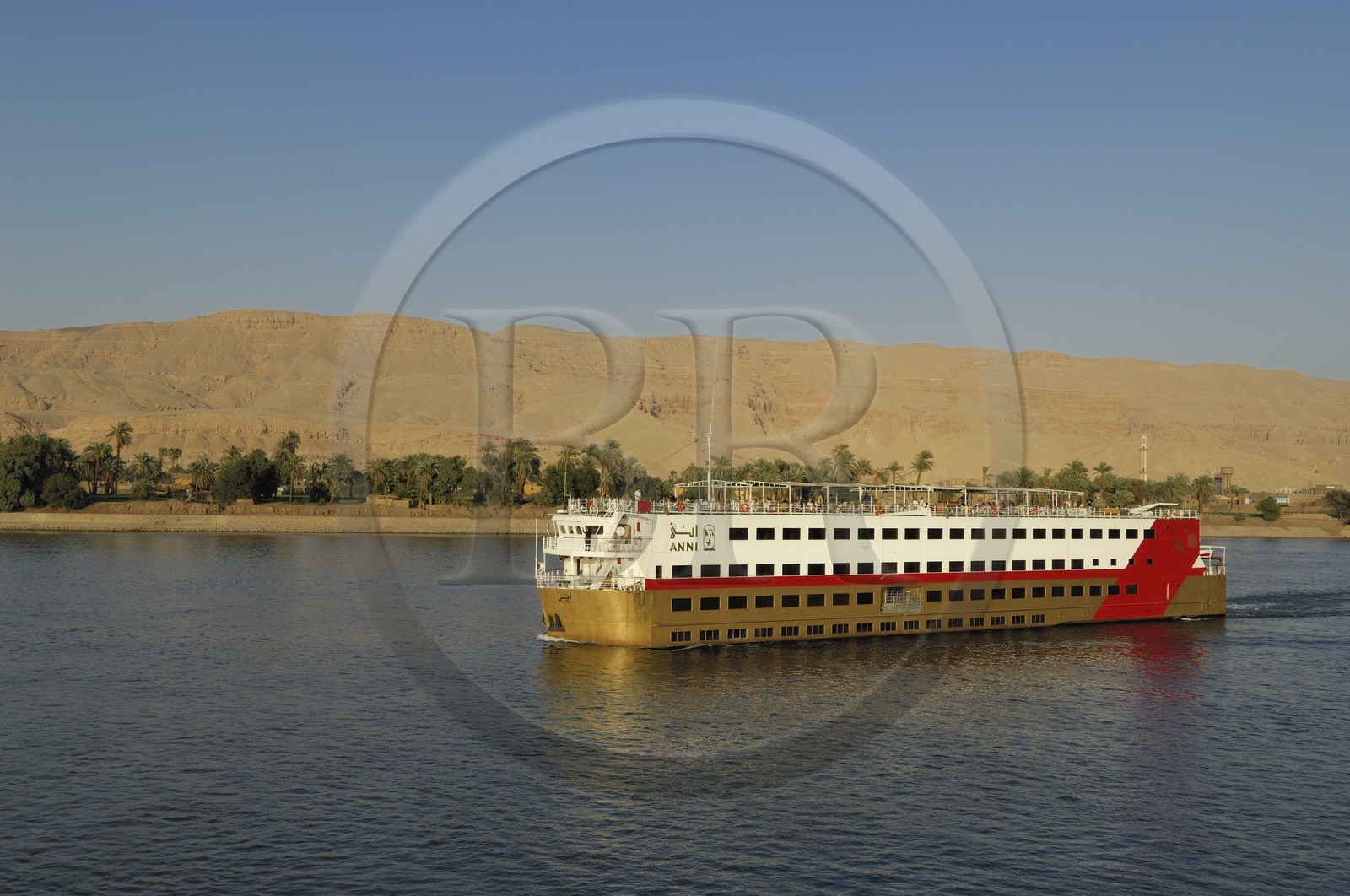 Egypte, Haute Egypte, vallée du Nil, bateau de croisière sur le Nil entre Louxor et Esna