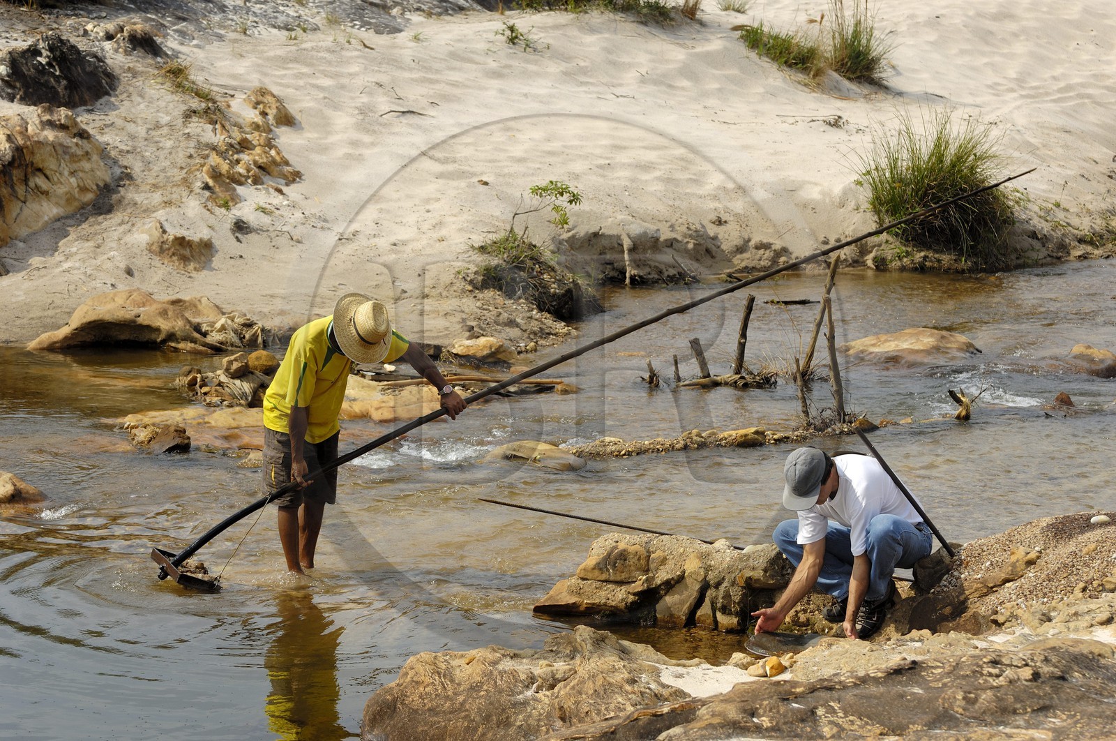 Brésil, Etat du Minas Gerais, ville de Diamantina, garimpero, prospecteur d'or dans une rivière (Route de l'or, Estrada Real)