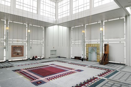 Etats-Unis, New York, Manhattan, Upper East side, la New York Mosque (Islamic Cultural Center) est le plus grand lieu de culte Musulman de la ville caractérisée par son style architectural moderne et son orientation en diagonale vers La Mecque, elle est située sur la 3ème Avenue entre la 96ème Rue et la 97ème Rue