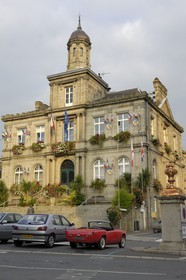 France, Manche (50), Villedieu-les-Poêles, l'hôtel de ville sur la place de la République