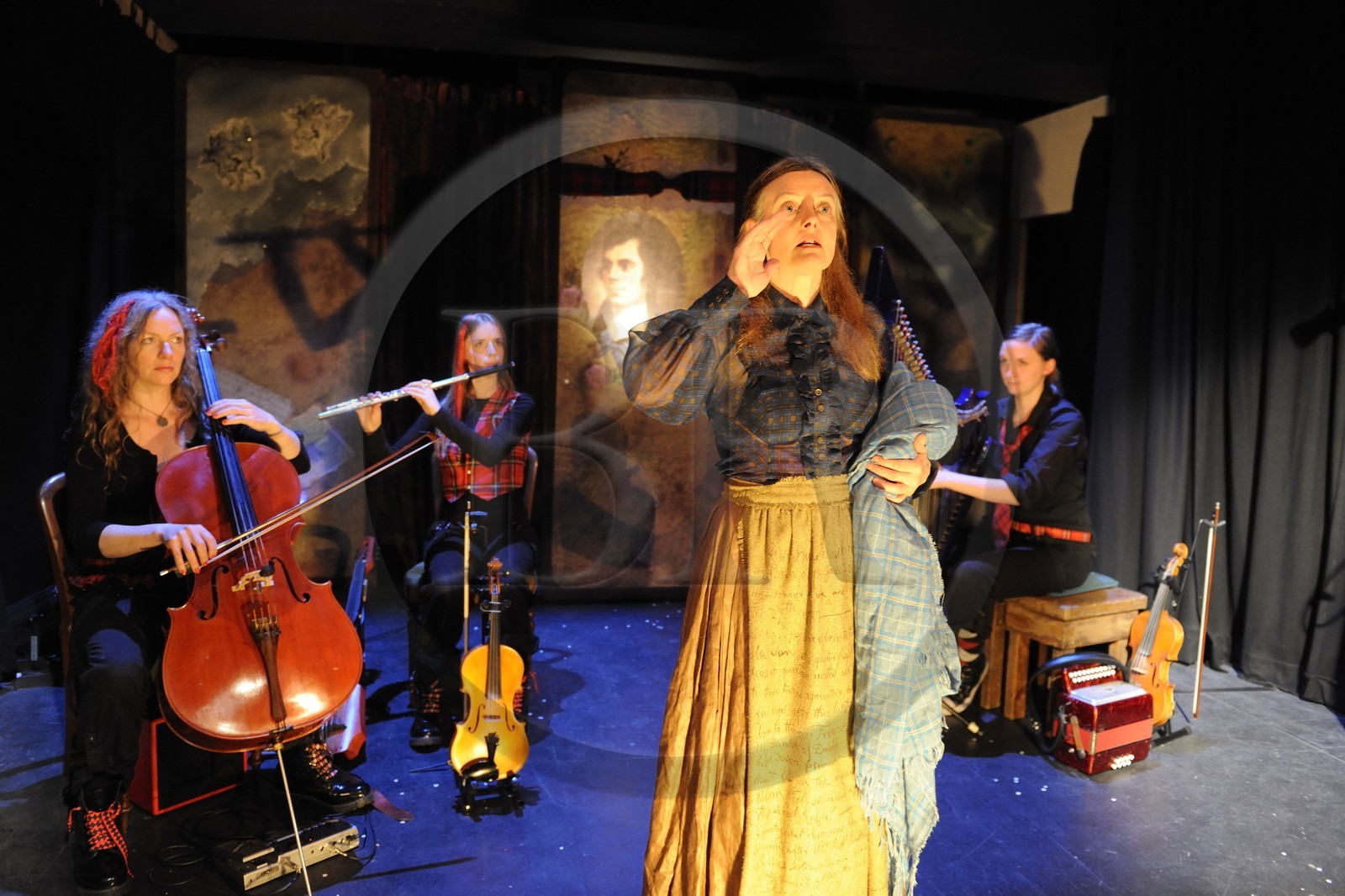 .United Kingdom, Scotland, Moffat Theatre, Gerda Stevenson in the musical theatre play which tells the life of Robert Burns The Lasses, O by Janet Paisley directed by Gerry Mulgrew