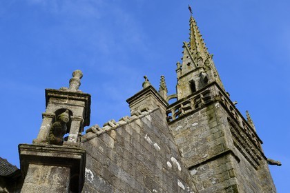 France, Finistère (29), Guimiliau, l'église dans l'enclos paroissial