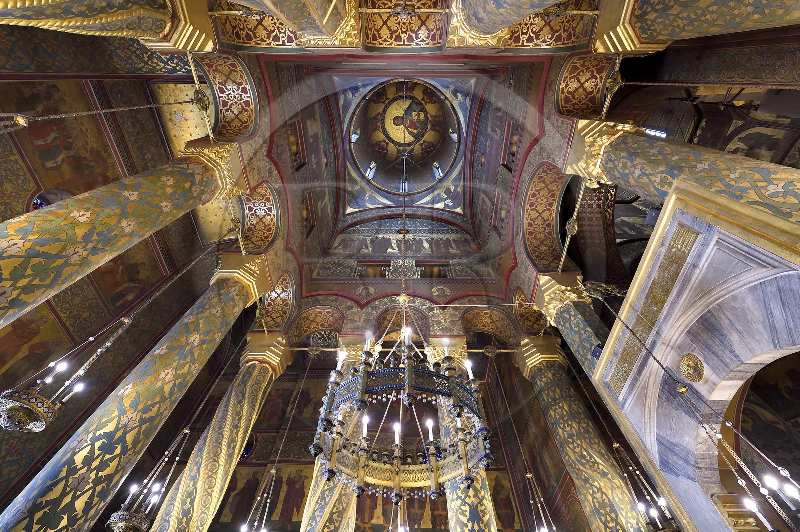 Roumanie, Valachie, Muntenie, le monastère de Curtea de Arges datant du XVIème siècle est aujourd'hui une église épiscopale qui abrite la nécropole des premiers rois de Roumanie