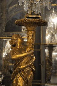 France, Yvelines (78), château de Versailles, classé Patrimoine Mondial de l'UNESCO, Galerie des Glaces (longueur 73m et largeur 10,50m) avec 17 fenêtres et 357 miroirs, architecte Jules Hardouin-Mansart (1678 - 1684)