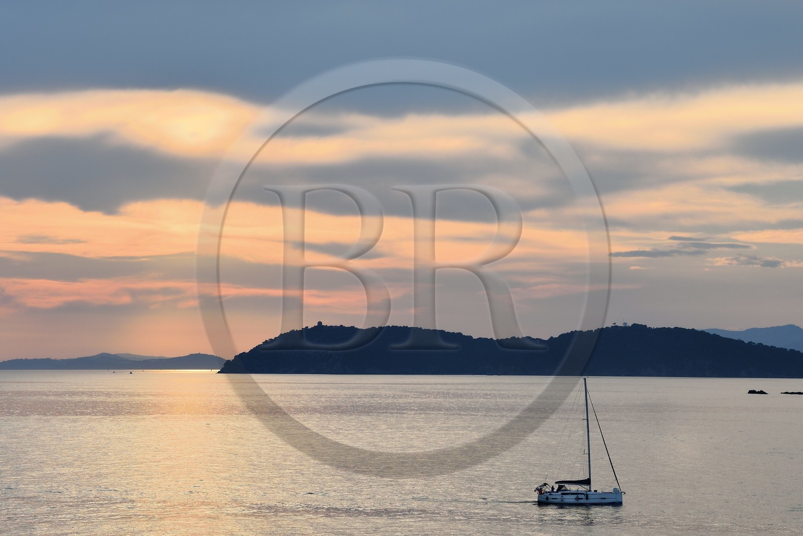 France, Var, Iles d'Hyeres, Parc National de Port Cros (National park of Port Cros), Porquerolles island, view from the Fort du Petit Langoustier on the Peninsula of Giens