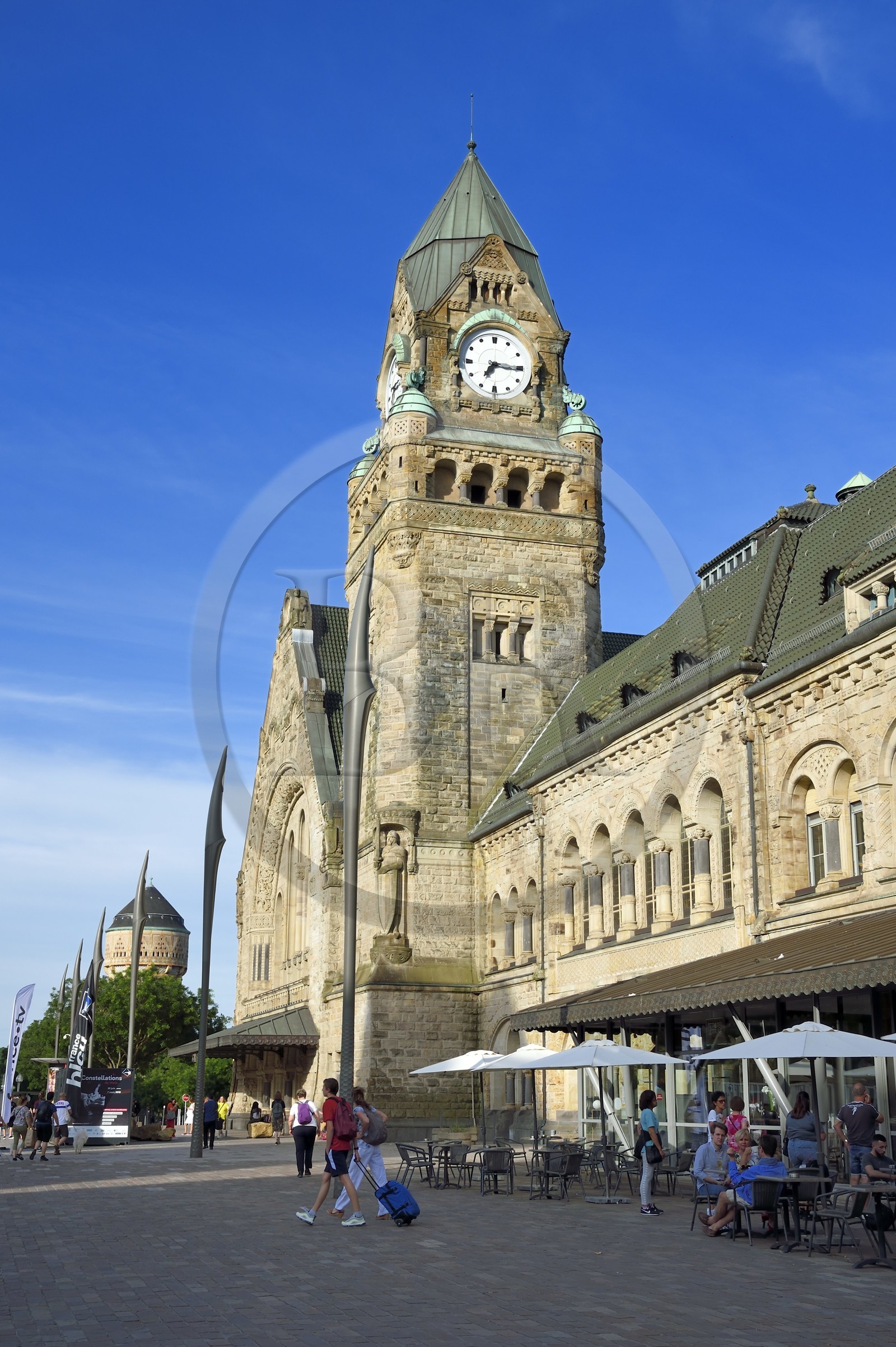 France, Moselle (57), Metz, quartier impérial, la gare de Metz, édifiée de 1905 à 1908 par l'architecte berlinois Jurgen Kruger est inscrite monument historique