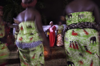 Gabon, Libreville, danses traditionnelles à l'occasion d'un mariage