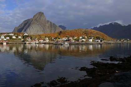 Norvège, Nordland, Iles Lofoten, ile de Moskenesoy, le village de pêcheurs de Reine