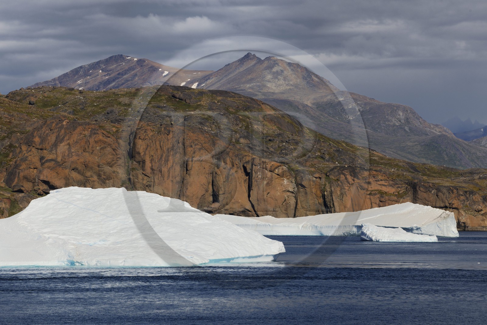 Groenland, fjord de Nanortalik au sud du pays, icebergs