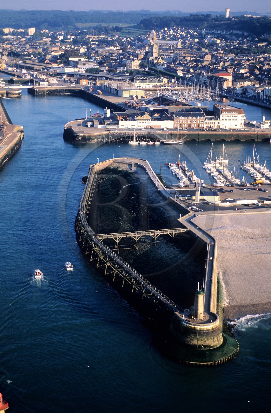 France, Seine-Maritime (76), Pays de Caux, Côte d'Albâtre, l'entrée du port de Fécamp (vue aérienne)