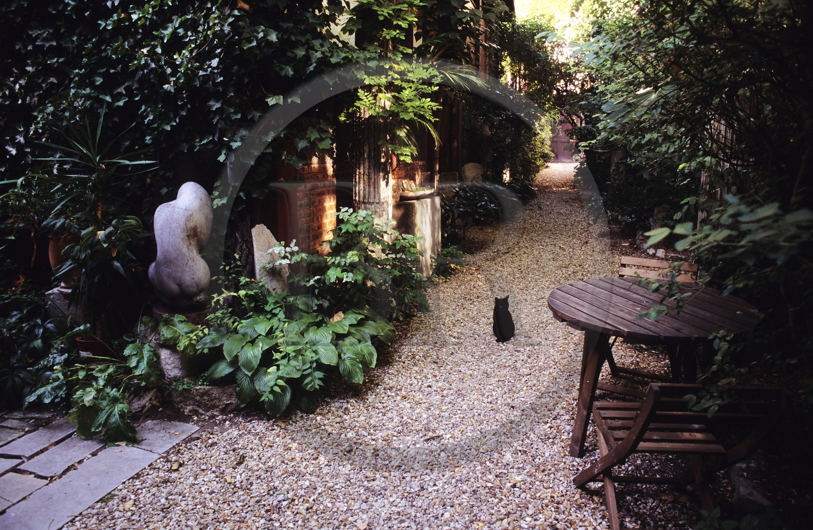 France, Paris (75), cité des Fusains, rue Tourlaque, résidences d'artistes