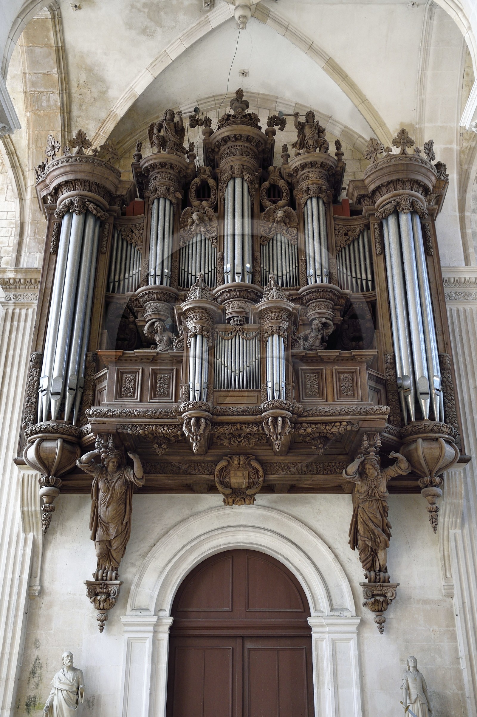 France, Meuse, Saint Mihiel, St. Michael abbey church, organ case, carved oak (17th century)