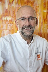 France, Bas-Rhin (67), Munlhdolseim, le patissier chocolatier Thierry Mulhaupt dans son atelier