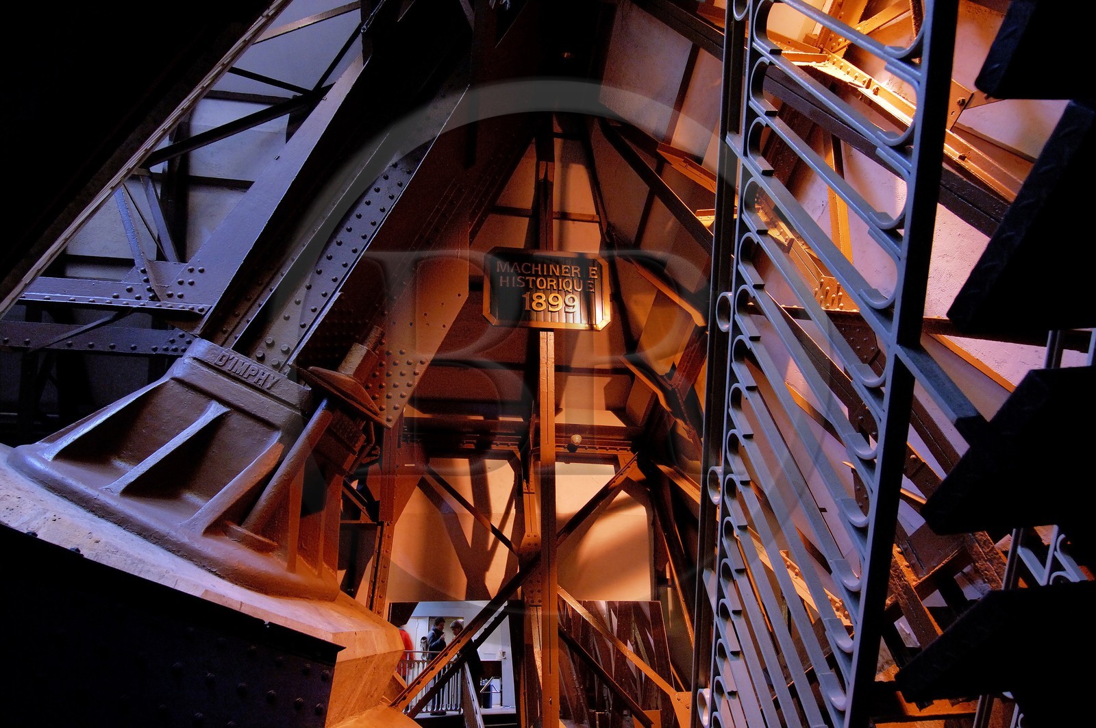 France, Paris (75), la Tour Eiffel, base d'un des piliers