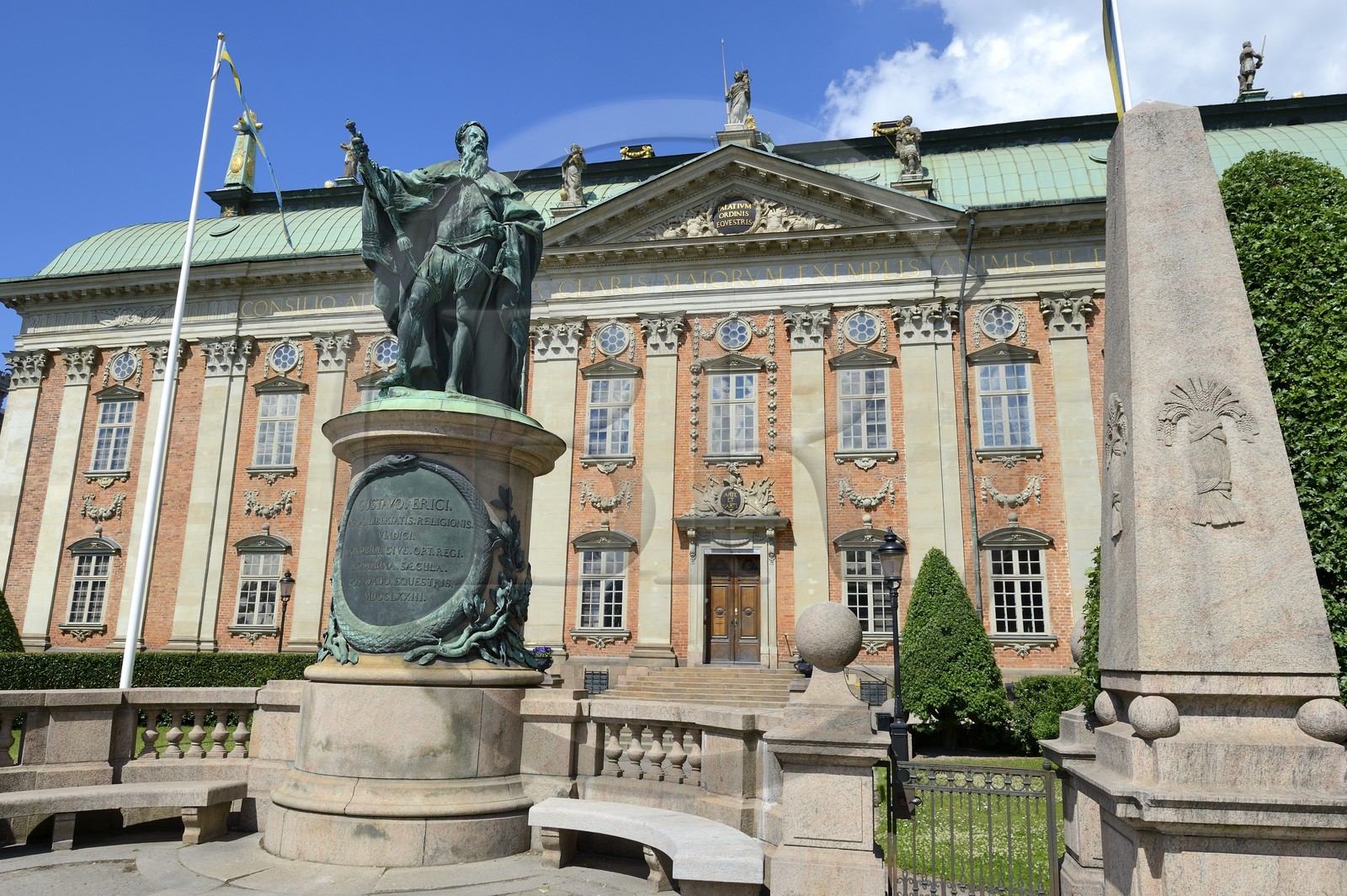 Sweden, Stockholm, Old Town in Gamla Stan island, House of the Nobility (Riddarhuset) with statue of Gustaf Eriksson Vasa