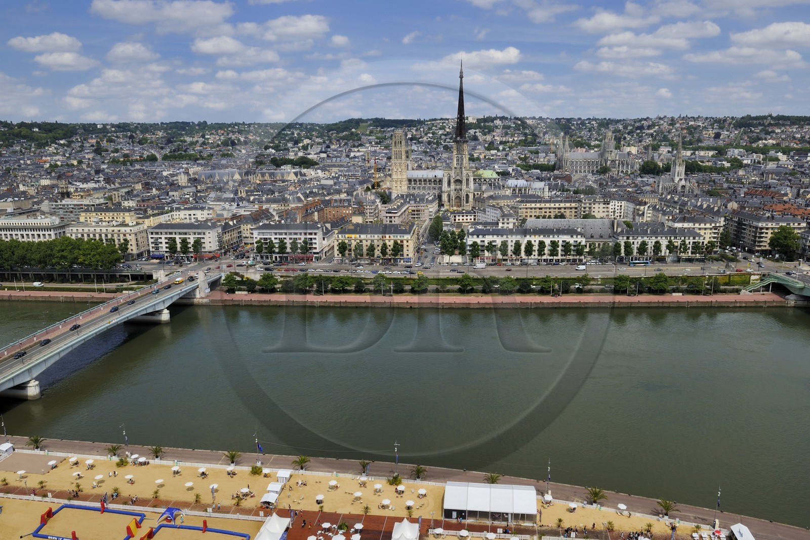 France, Seine-Maritime (76), Rouen, les quais de la Seine et La cathédrale Notre-Dame