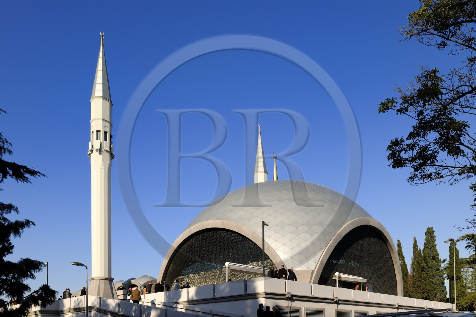 Turquie, Istanbul, quartier Usküdar sur la rive asiatique, mosquée Şakirin de l'architecte d’avant-garde, Zeynep Fadillioglu qui est la première femme à avoir été désignée pour concevoir une mosquée