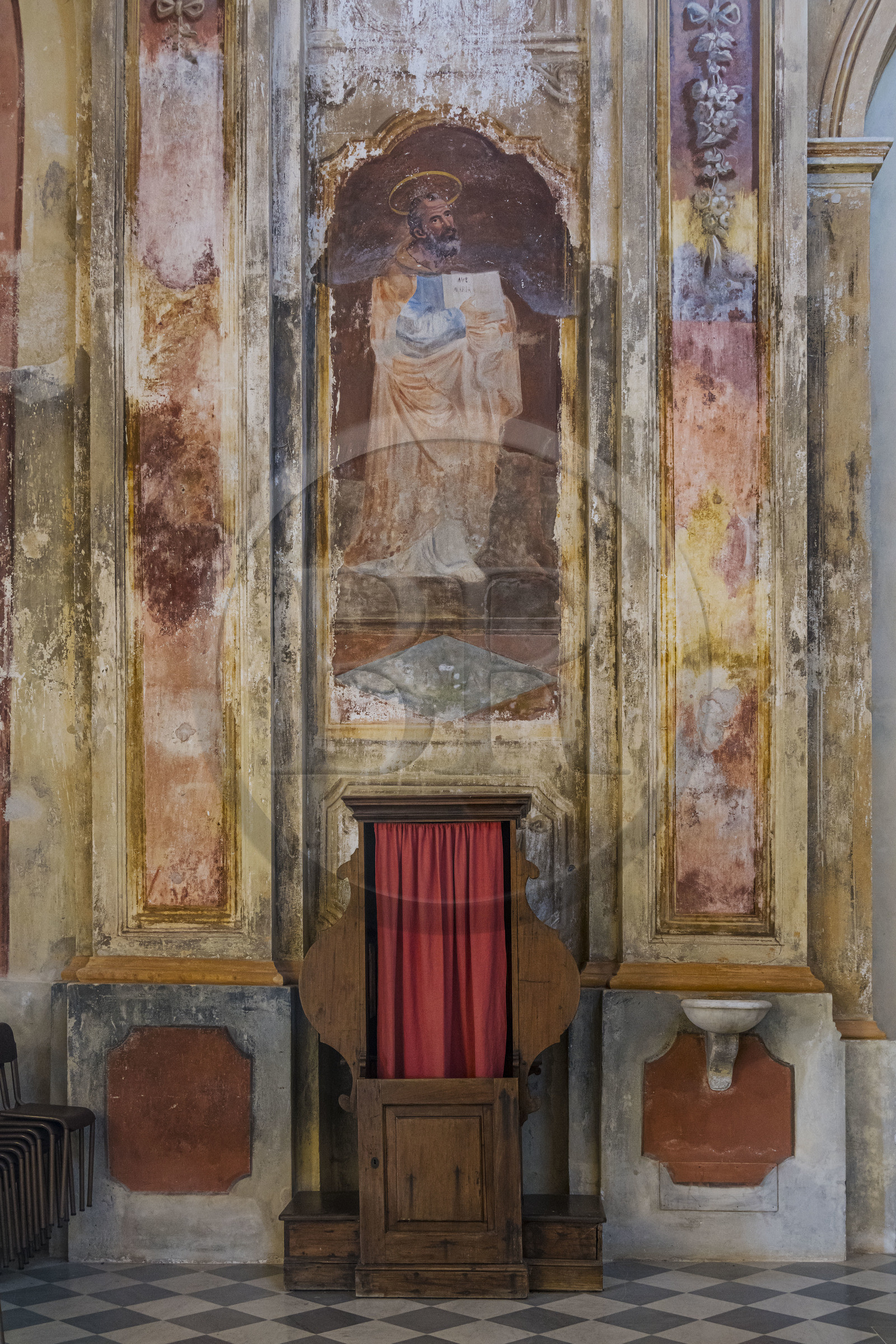 Italie, Ligurie, Cinque Terre, parc national des Cinque Terre classé Patrimoine Mondial de l'UNESCO, village de Monterosso al Mare, confessional dans l'église du sanctuaire de Nostra Signora de Soviore