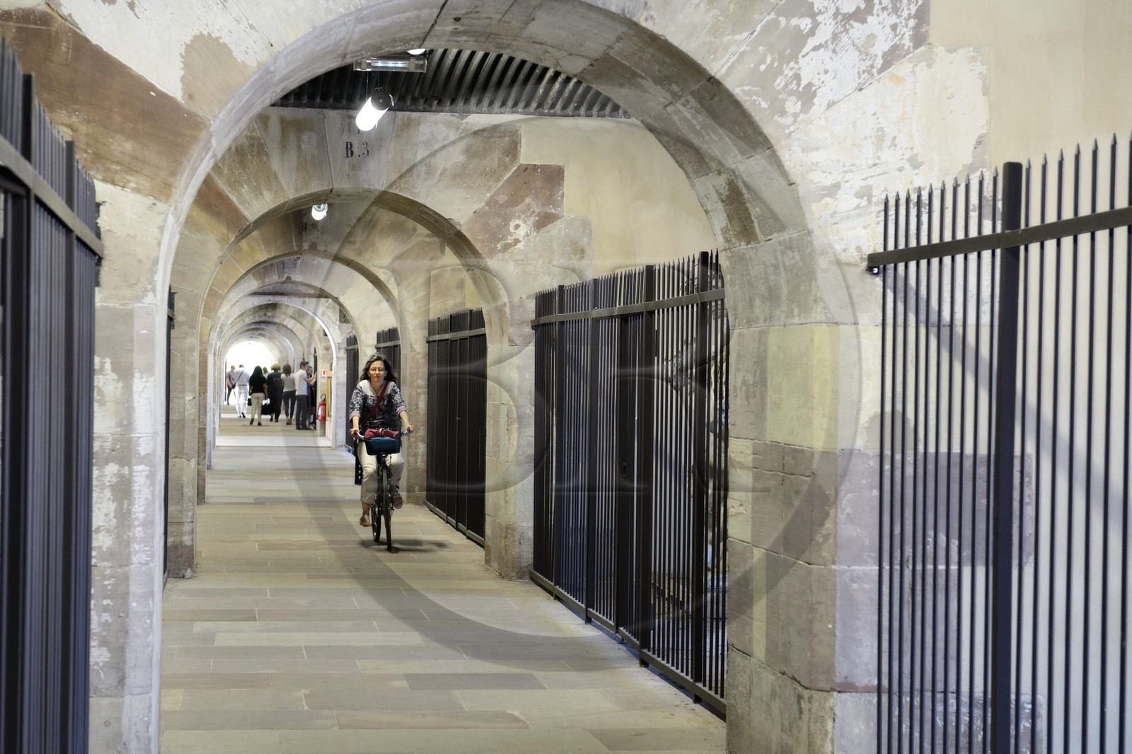 France, Bas Rhin (67), Strasbourg, vieille ville classée au Patrimoine Mondial de l'UNESCO, quartier de la Petite France, la traversée du barrage Vauban
