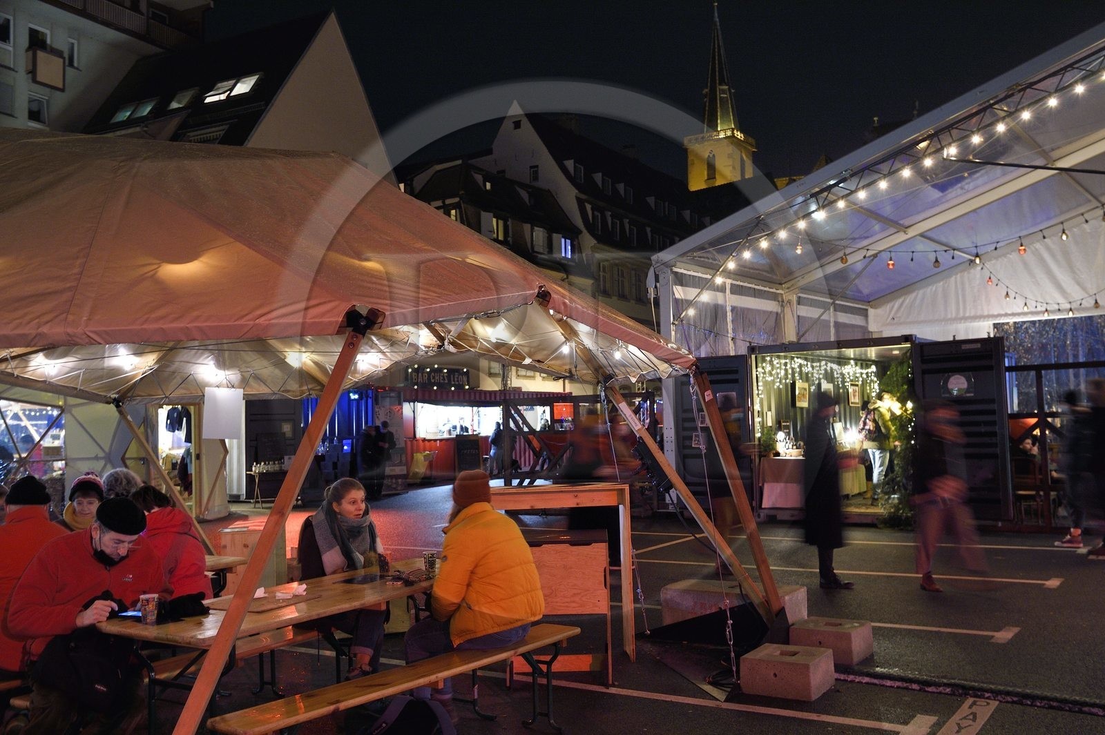 France, Bas-Rhin (67), Strasbourg, vieille ville classée au Patrimoine Mondial de l’UNESCO, le Marché de Noël Off place Grimmeissen