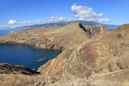 Portugal, Madeira Island, hike in the Ponta de Sao Lourenço nature reserve in the far east of the island, Abra bay basalt vein