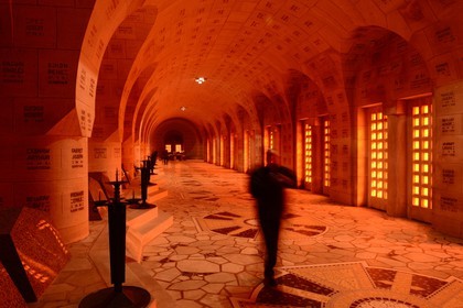 France, Meuse (55), Douaumont, bataille de Verdun, ossuaire de Douaumont, nécropole nationale abritant les tombeaux représentant les secteurs géographiques de la bataille de Verdun où sont gravés les noms des soldats disparus