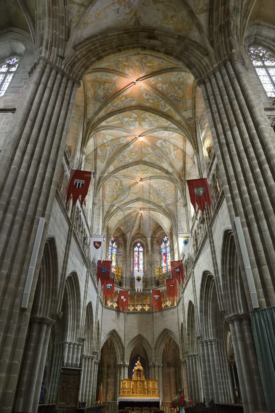 France, Côtes-d'Armor (22), Tréguier, nef de la cathédrale Saint-Tugdual