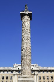 Italie, Latium, Rome, centre historique classé Patrimoine Mondial de l'UNESCO, piazza Colonna, colonne de Marc-Aurèle (Colonna di Marco Aurelio)
