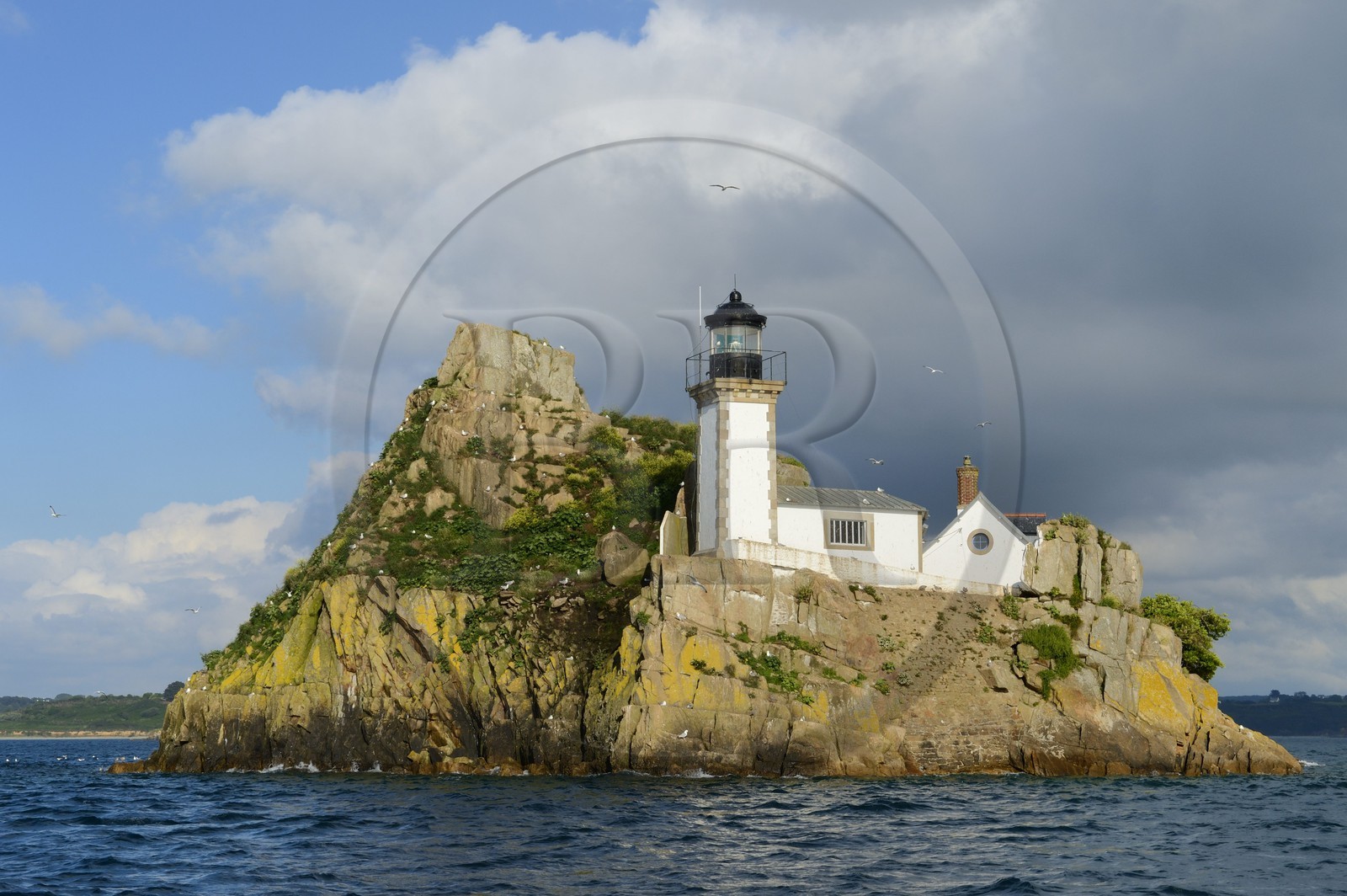 France, Finistère (29), baie de Morlaix, Carantec,  maison-phare de l'Ile Louet (aussi une maison d'hôtes en saison estivale)