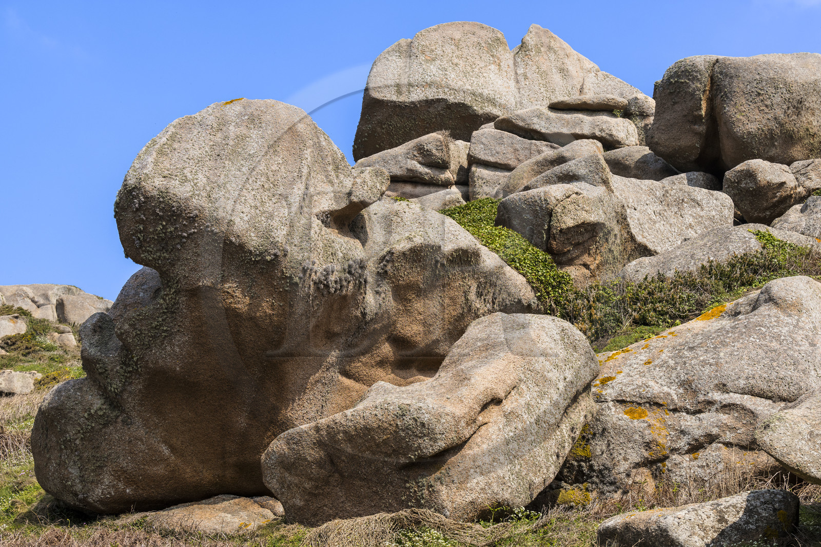 France, Côtes-d'Armor (22), Côte de Granit Rose, Trébeurden, Ile Millau, le chaos granitique
