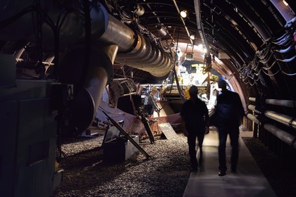 France, Moselle (57), Petite-Rosselle, le musée du carreau Wendel, reconstitution du fond de la mine, galerie de creusement au charbon, machine de creusement (Alpine Miner 100) qui abat le charbon, l'évacue, met en place le soutènement de la galerie, lutte contre la poussière et sert de plancher de travail