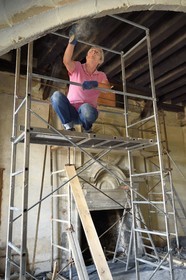 France, Allier (03), former province of Bourbonnais, Besson, Fourchaud castle (14th century to 16th century) now belonging to the descendants of the Bourbon-Parma, volunteers from the castle safeguard association in the midst of restoration work