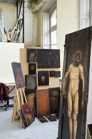 France, Paris (75), quartier de Saint-Germain-des-Prés, Ecole nationale supérieure des Beaux-Arts, batiment Chimay dans l'ancien Hotel de Chimay, espace d'étudiant dans l'atelier Jean-Michel Alberola