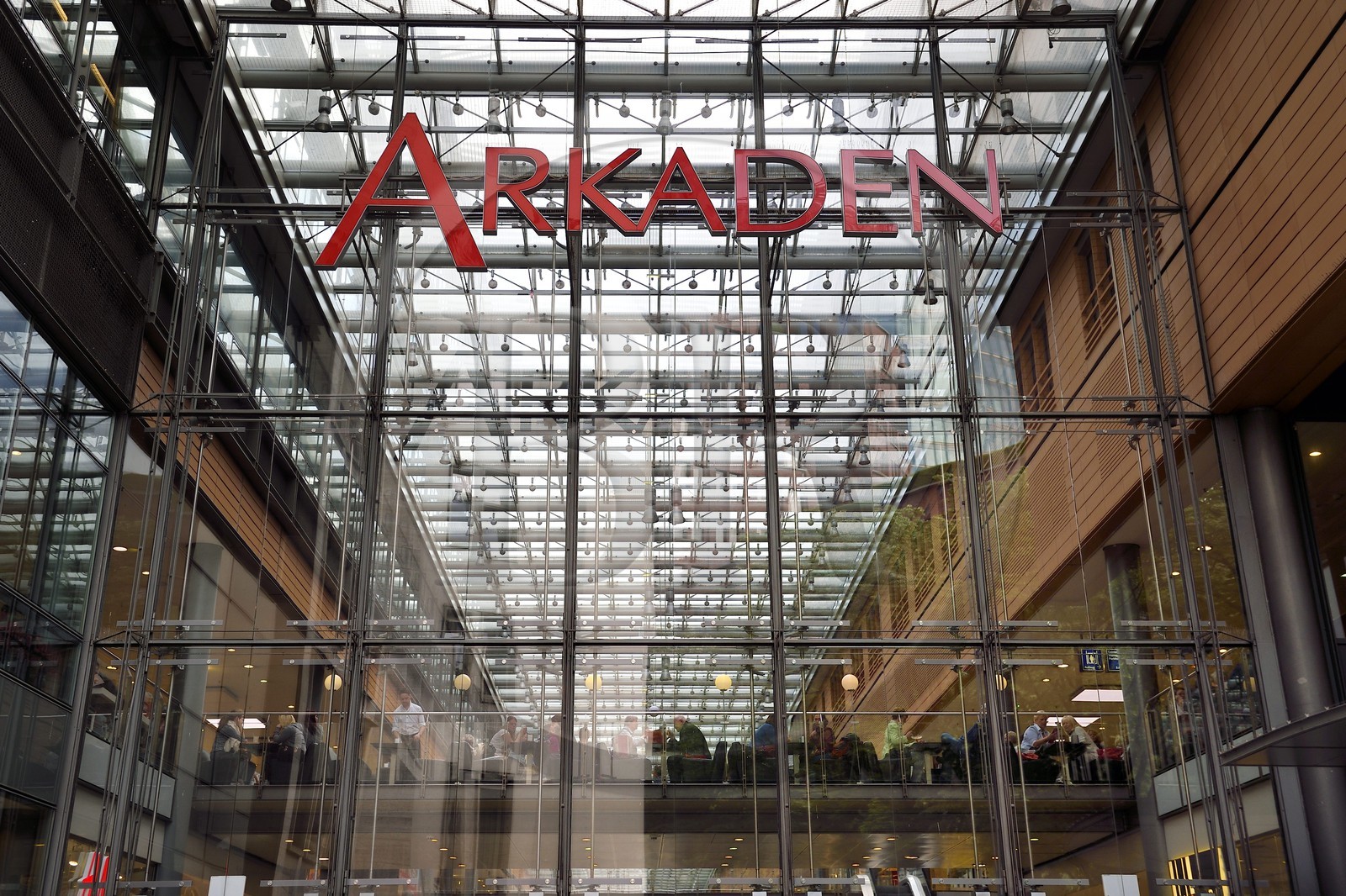 Allemagne, Berlin, Potsdamer Platz, centre commercial Arkaden de l'architecte Renzo Piano