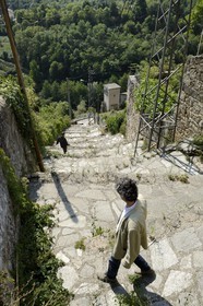 France, Loire (42), Parc Naturel Régional du Pilat, Pélussin, les Esses est un escalier original dans lequel les marches sont remplacées par des pans inclinés