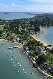 France, Morbihan, Gulf of Morbihan (Golfe du Morbihan), Ile aux Moines, Lerio Beach (aerial view)