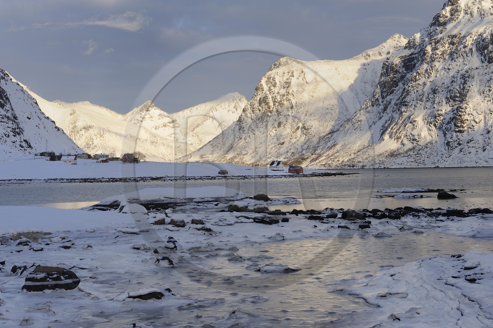 Norvège, Nordland, Iles Lofoten, paysage d'hiver de l'Ile de Flakstad